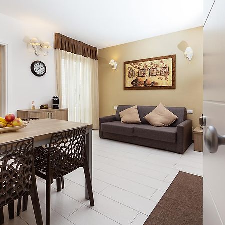 Le Residenze Del Centro Aparthotel Олбия Екстериор снимка