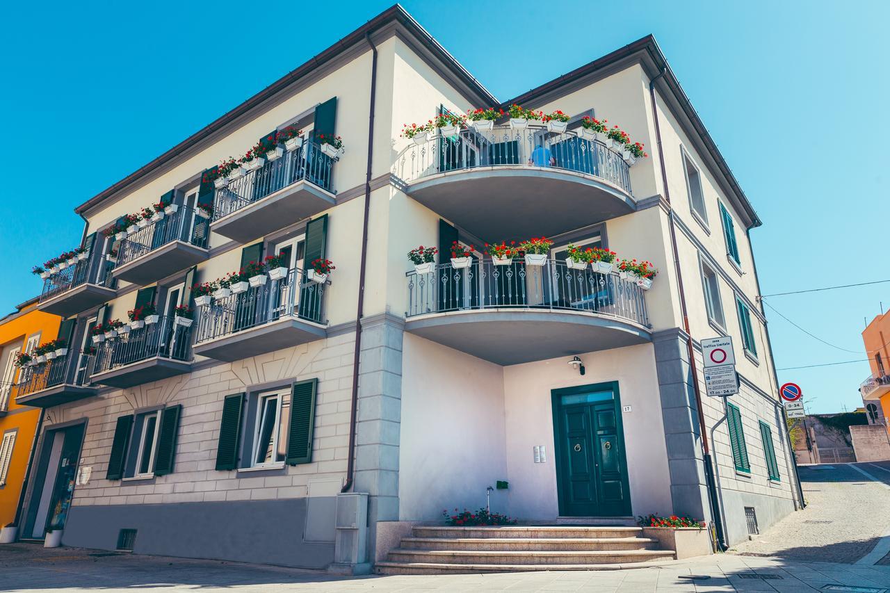 Le Residenze Del Centro Aparthotel Олбия Екстериор снимка