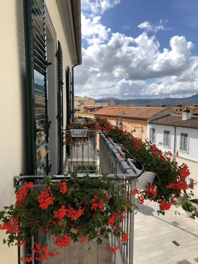 Le Residenze Del Centro Aparthotel Олбия Екстериор снимка