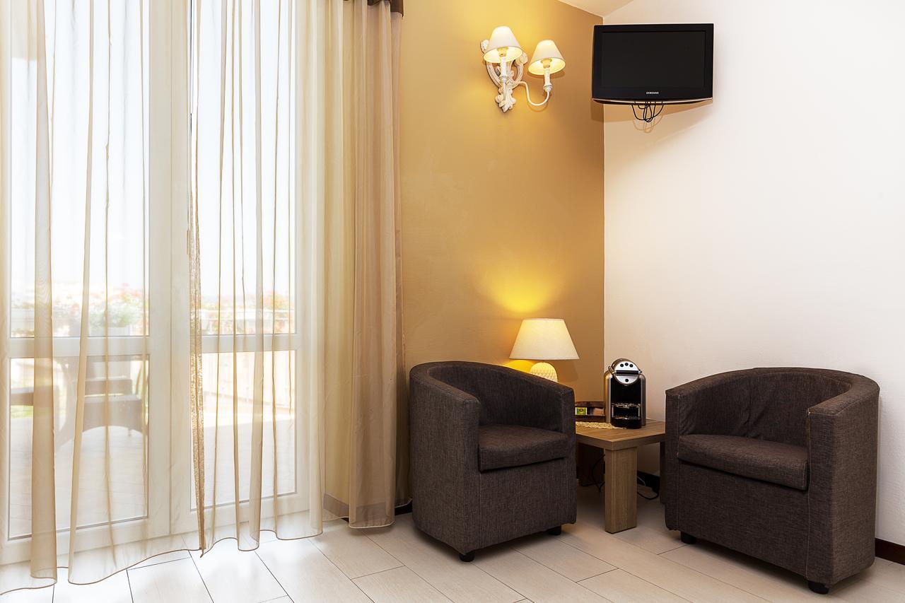 Le Residenze Del Centro Aparthotel Олбия Екстериор снимка