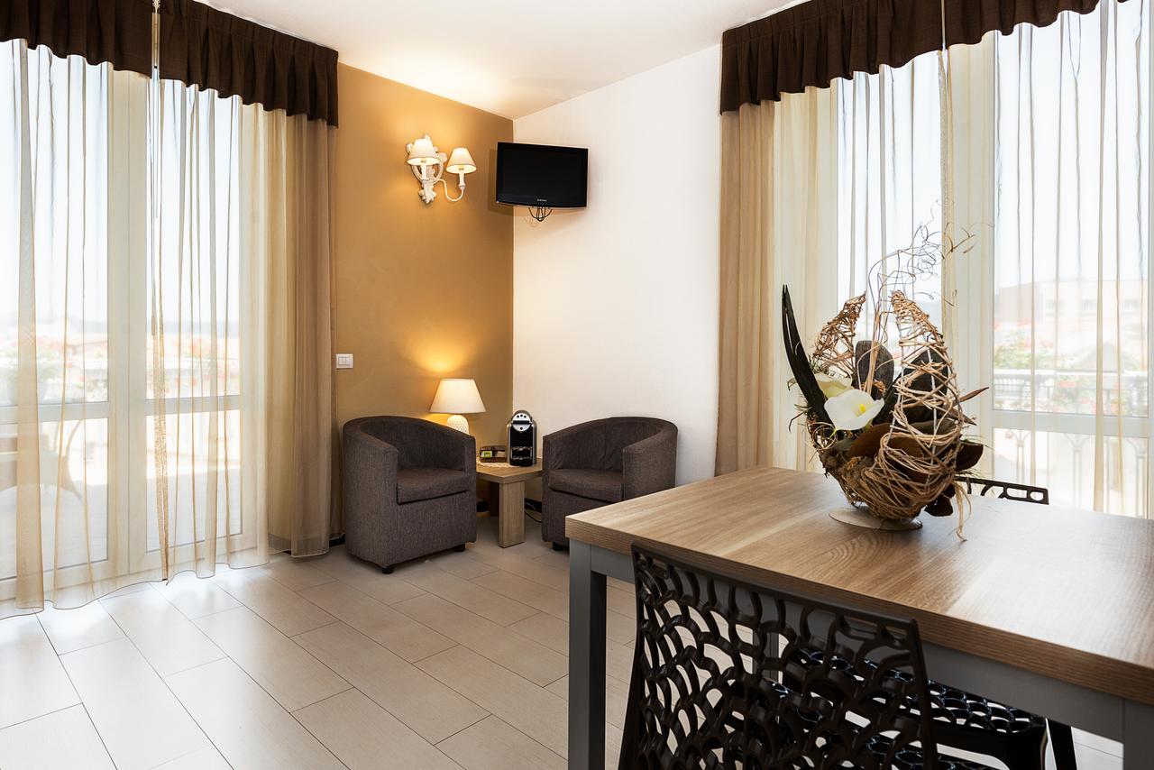 Le Residenze Del Centro Aparthotel Олбия Екстериор снимка