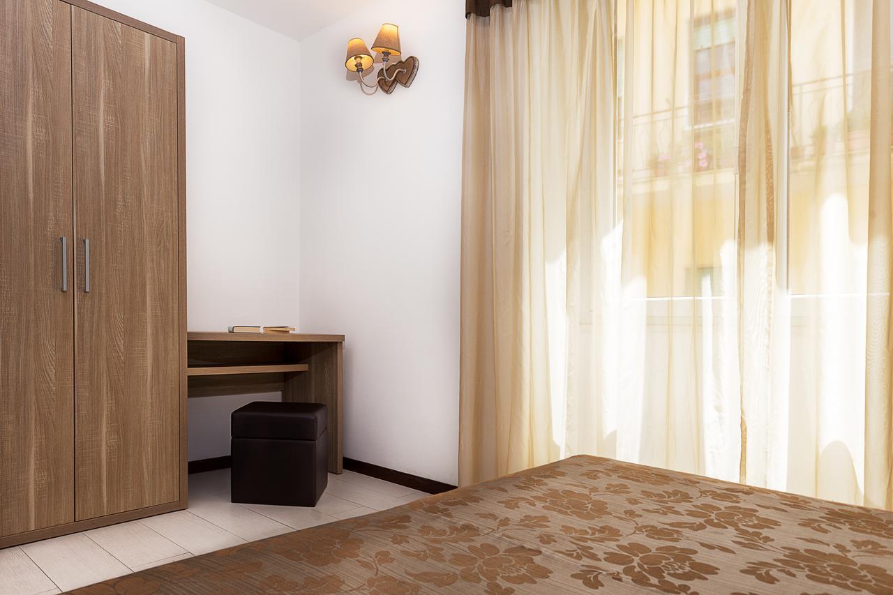 Le Residenze Del Centro Aparthotel Олбия Екстериор снимка