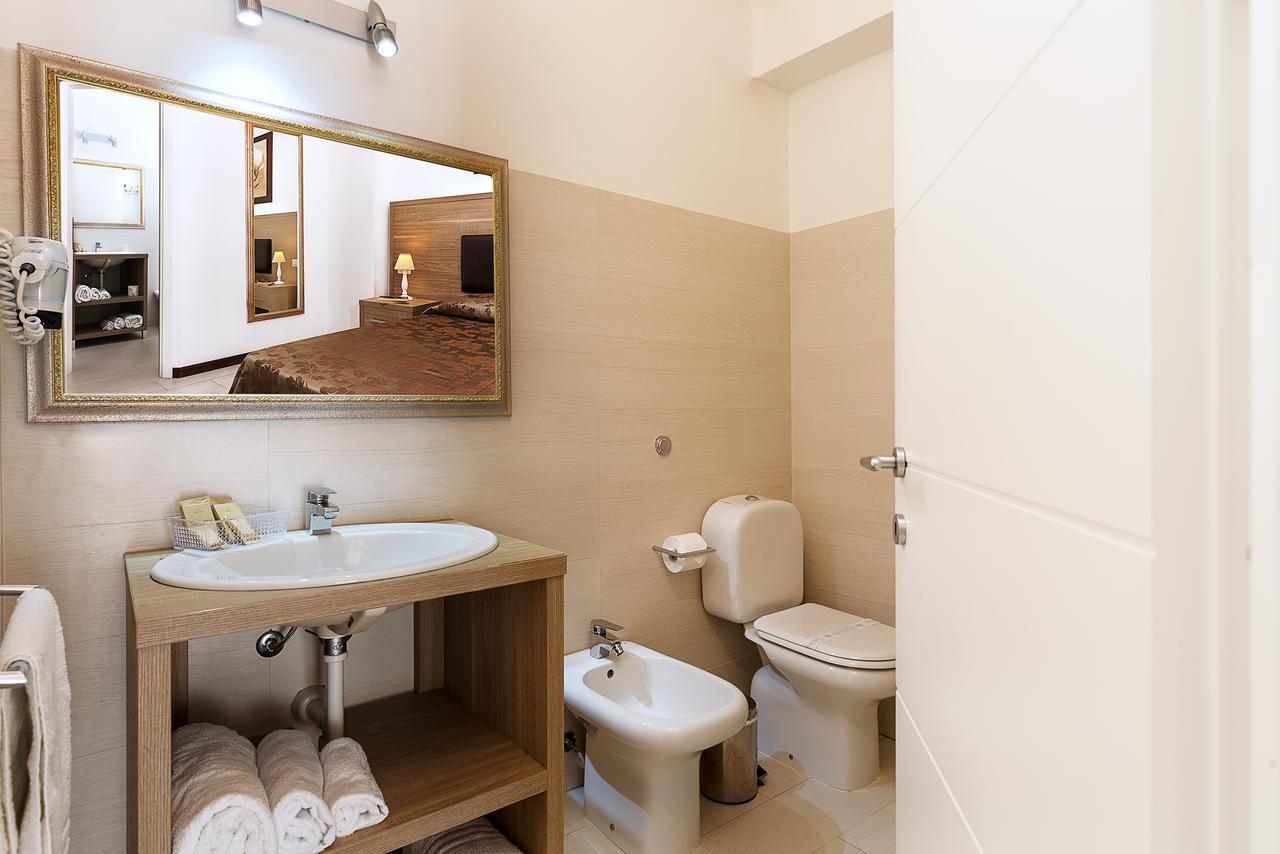 Le Residenze Del Centro Aparthotel Олбия Екстериор снимка