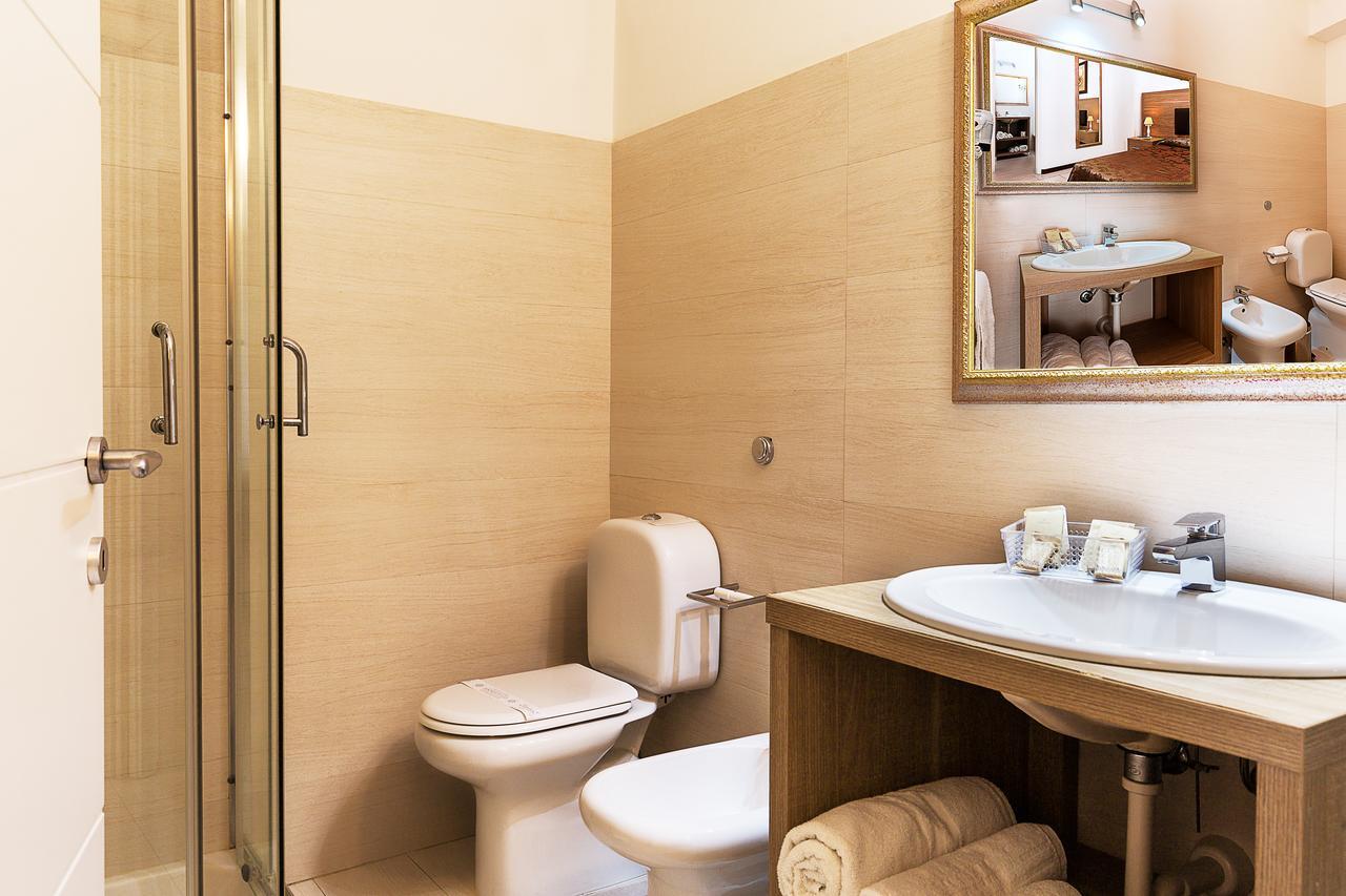 Le Residenze Del Centro Aparthotel Олбия Екстериор снимка