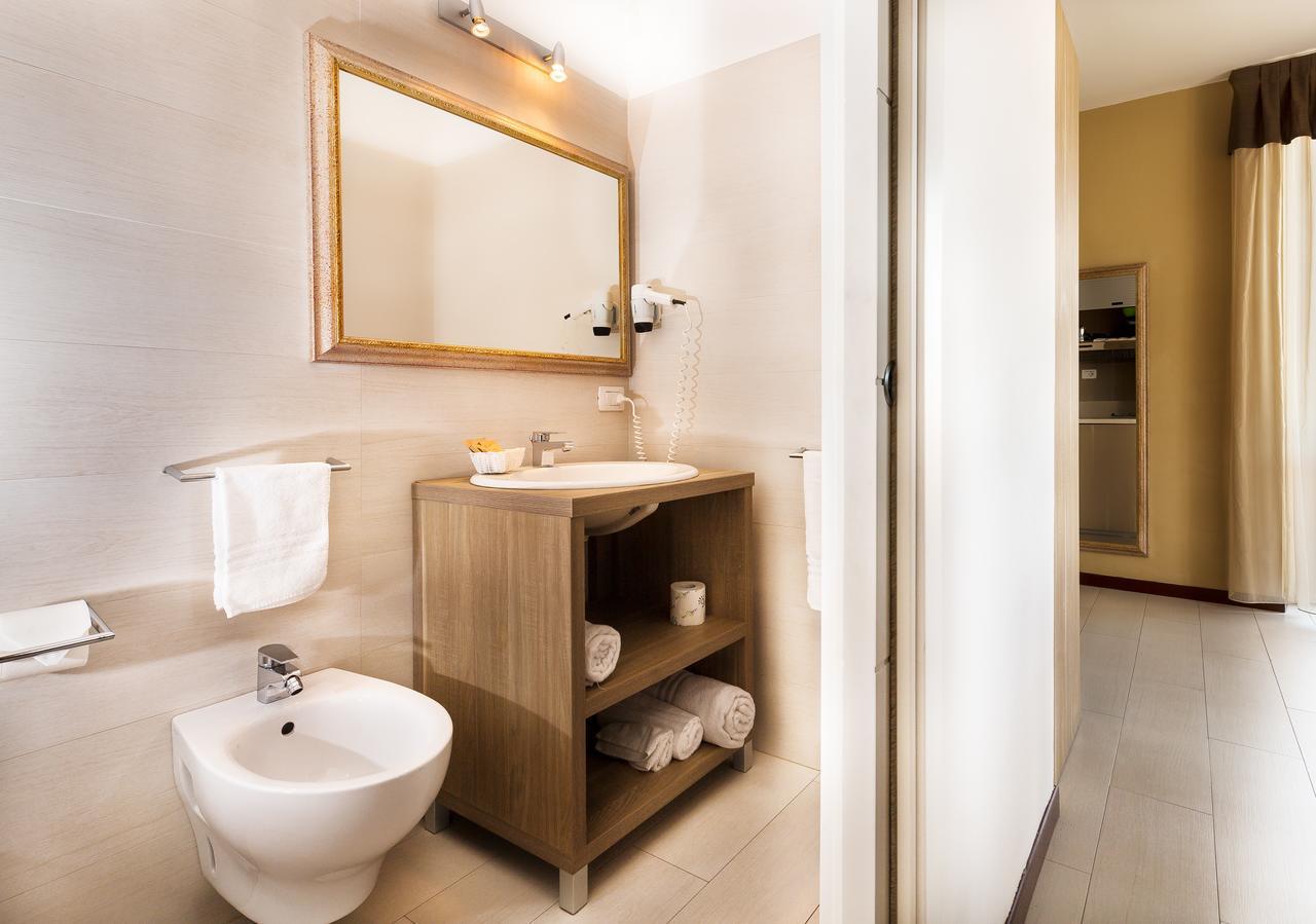Le Residenze Del Centro Aparthotel Олбия Екстериор снимка