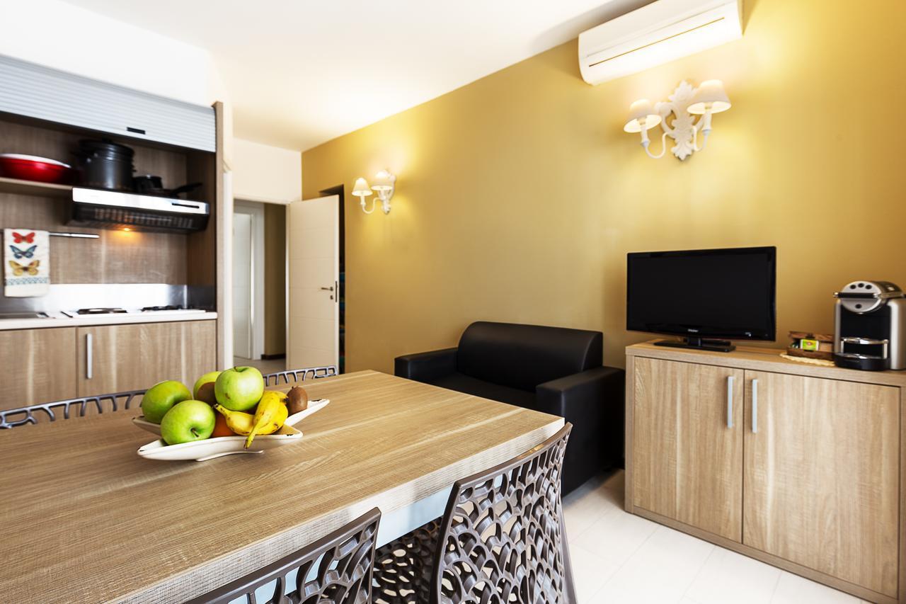 Le Residenze Del Centro Aparthotel Олбия Екстериор снимка