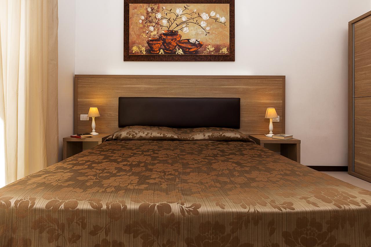 Le Residenze Del Centro Aparthotel Олбия Екстериор снимка