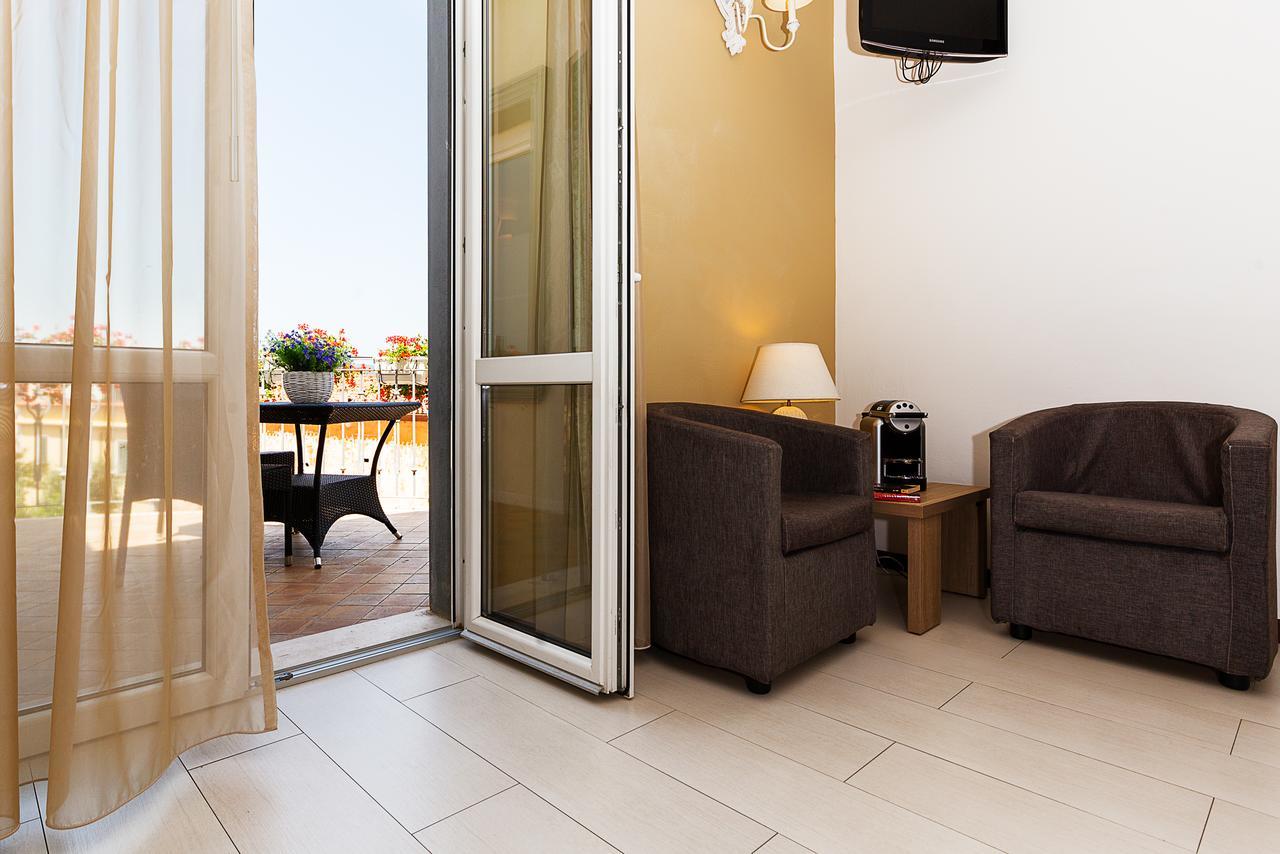 Le Residenze Del Centro Aparthotel Олбия Екстериор снимка