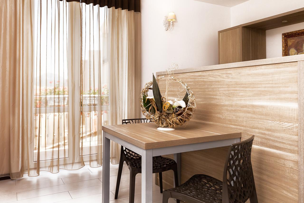 Le Residenze Del Centro Aparthotel Олбия Екстериор снимка