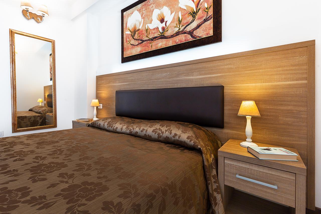 Le Residenze Del Centro Aparthotel Олбия Екстериор снимка
