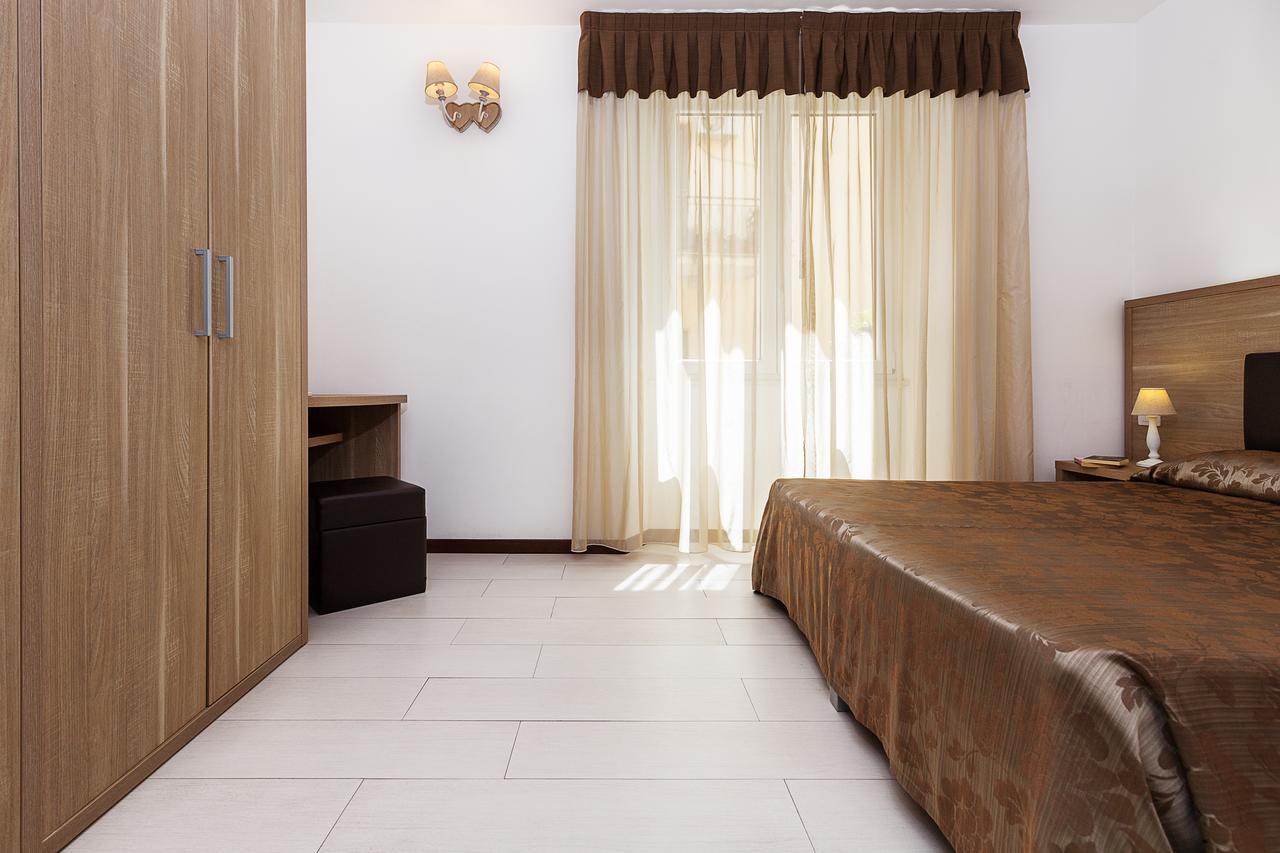 Le Residenze Del Centro Aparthotel Олбия Екстериор снимка
