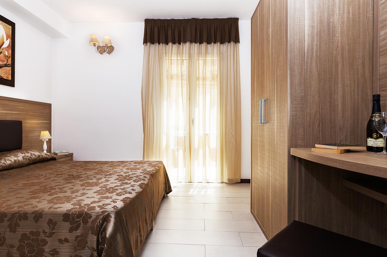 Le Residenze Del Centro Aparthotel Олбия Екстериор снимка