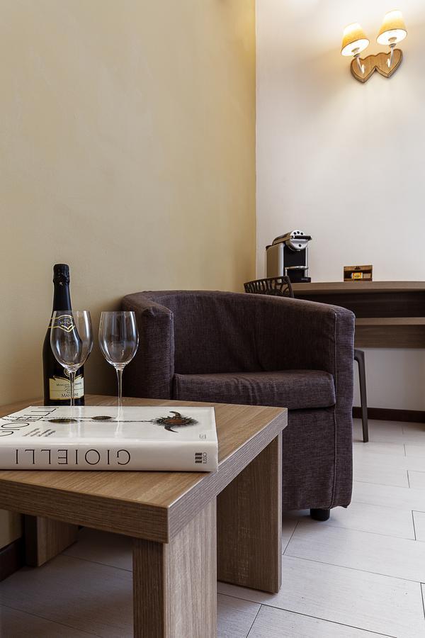 Le Residenze Del Centro Aparthotel Олбия Екстериор снимка