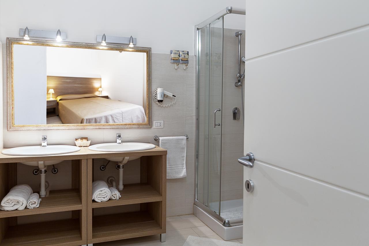 Le Residenze Del Centro Aparthotel Олбия Екстериор снимка