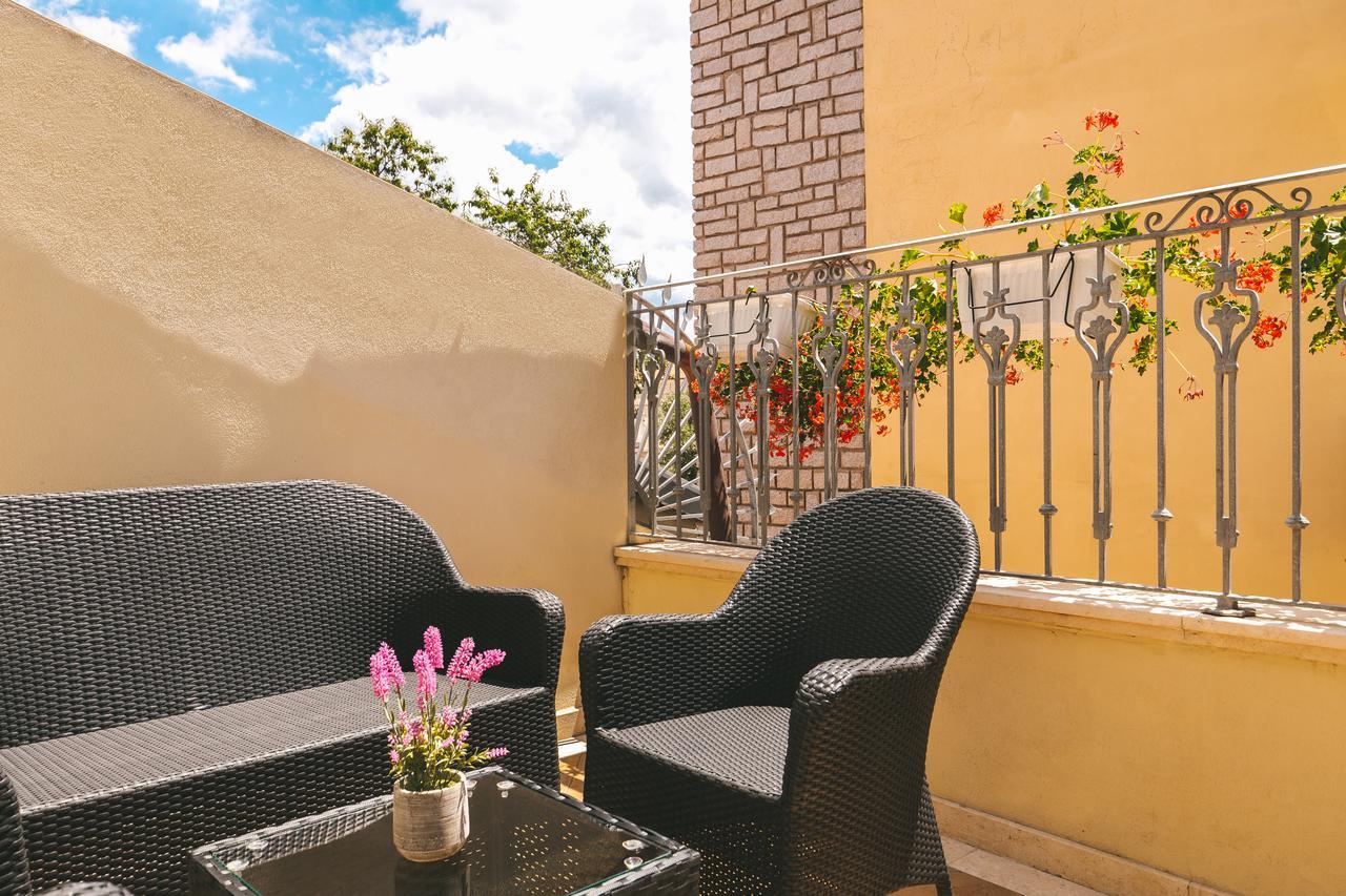 Le Residenze Del Centro Aparthotel Олбия Екстериор снимка