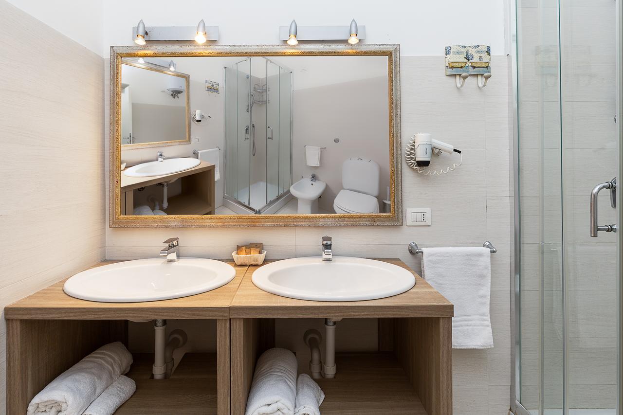 Le Residenze Del Centro Aparthotel Олбия Екстериор снимка