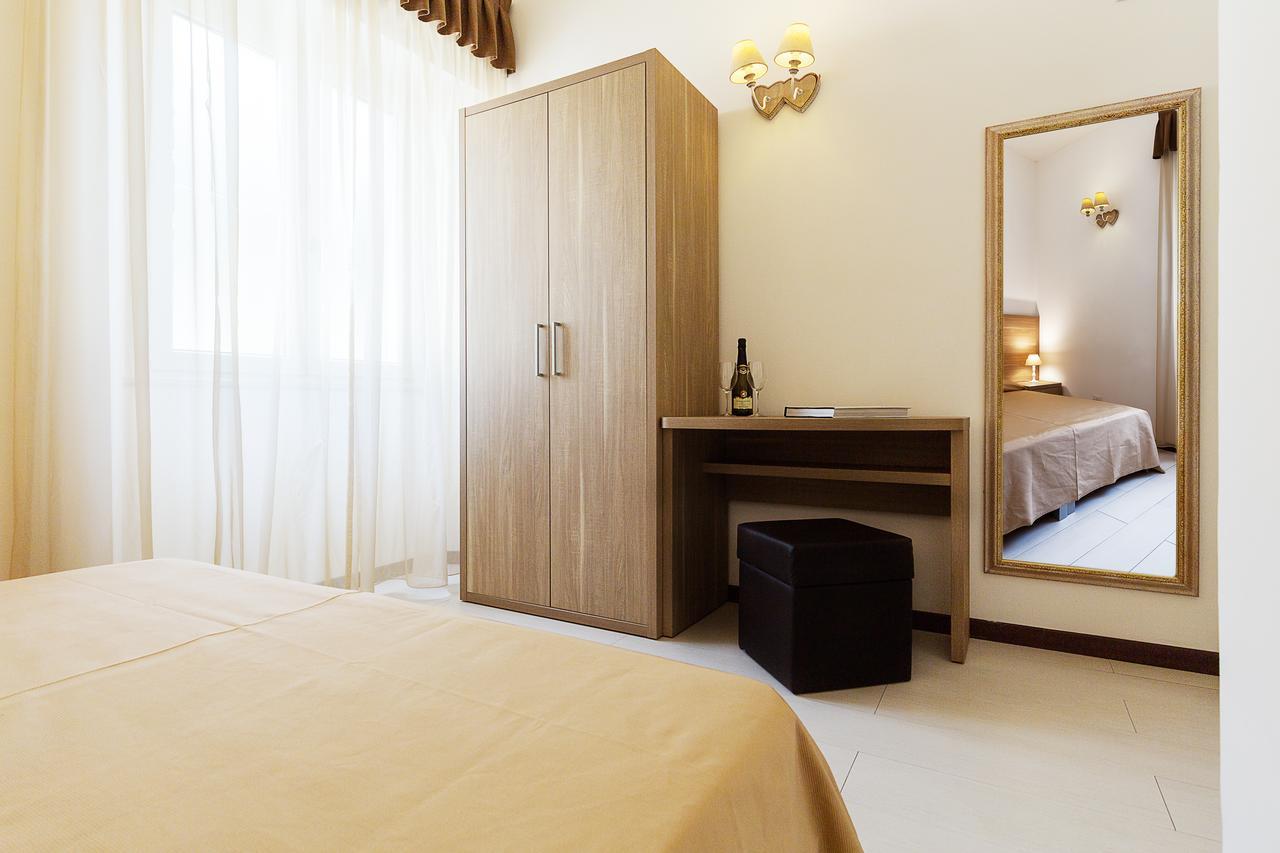 Le Residenze Del Centro Aparthotel Олбия Екстериор снимка