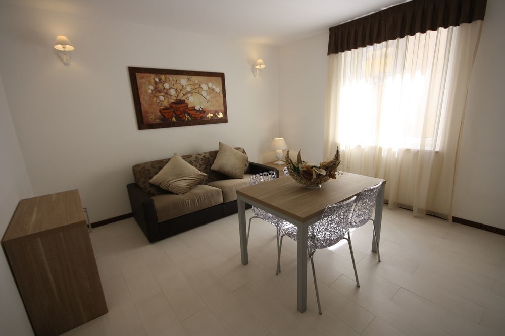 Le Residenze Del Centro Aparthotel Олбия Екстериор снимка