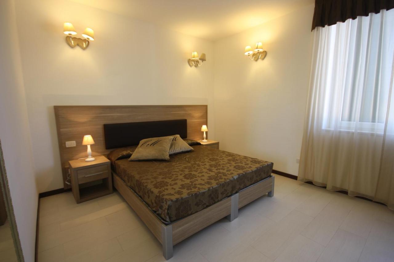 Le Residenze Del Centro Aparthotel Олбия Стая снимка